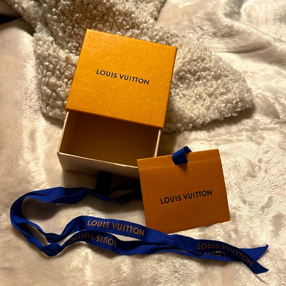 LOUIS VUITTON Box, Ribbon and Gift Card